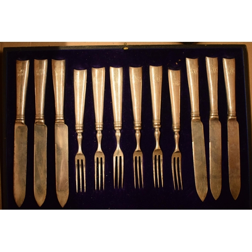 424 - A collection of silver plated cutlery sets to include 2 cased silver-handled sets amongst the plated... 