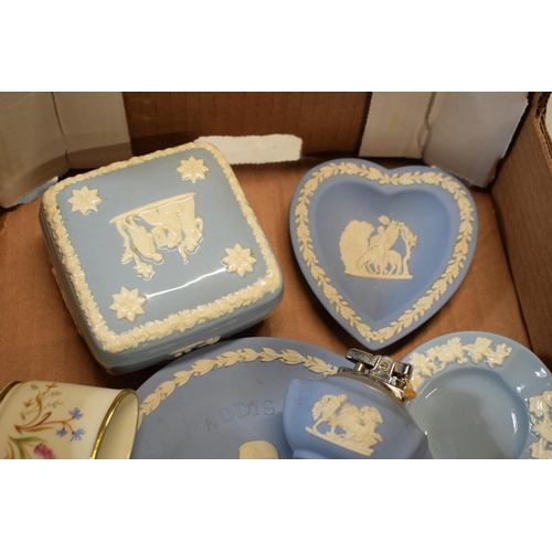 60B - A mixed collection of pottery to include Wedgwood Queensware, blue Jasperware and other pottery (Qty... 