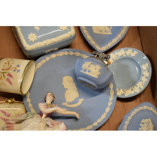 60B - A mixed collection of pottery to include Wedgwood Queensware, blue Jasperware and other pottery (Qty... 