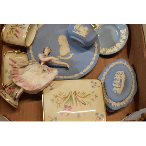 60B - A mixed collection of pottery to include Wedgwood Queensware, blue Jasperware and other pottery (Qty... 