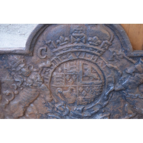 439 - A large antique cast iron domed fireback depicting the coat of arms of Charles I. Approx 100 x 79 x ... 