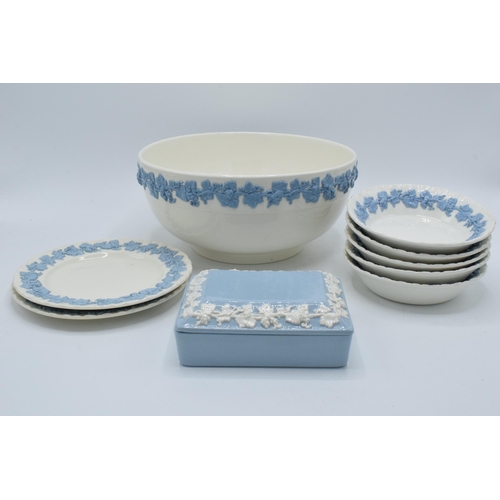 102A - A collection of Wedgwood blue and white Queensware to include large bowl, 5 small dishes, 2 side pla... 