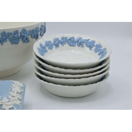 102A - A collection of Wedgwood blue and white Queensware to include large bowl, 5 small dishes, 2 side pla... 