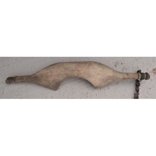 245D - A 19th century wooden farmers yoke with one chain, 87cm long.