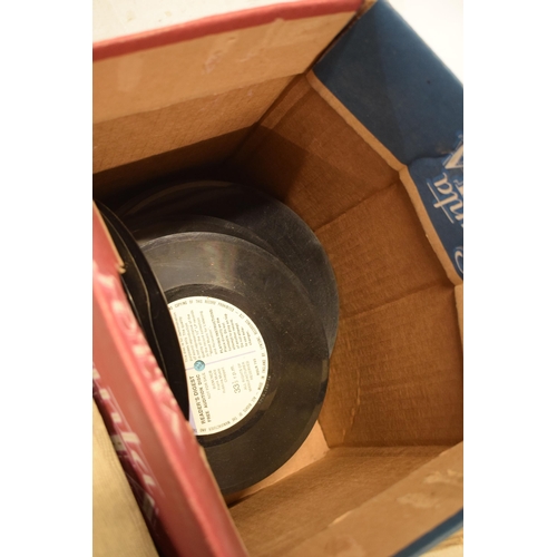 245F - A large collection of vintage 45rpm records of mainly easy listening artists (all untested).