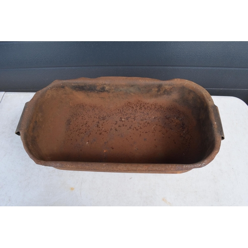 259 - A late 19th century / early 20th crucible / metal pot / bath. Approx 52 x 24 x 15cm tall.