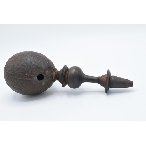 264 - An interesting and unusual pipe of ethnic appearance and unknown origin, 38cm wide.