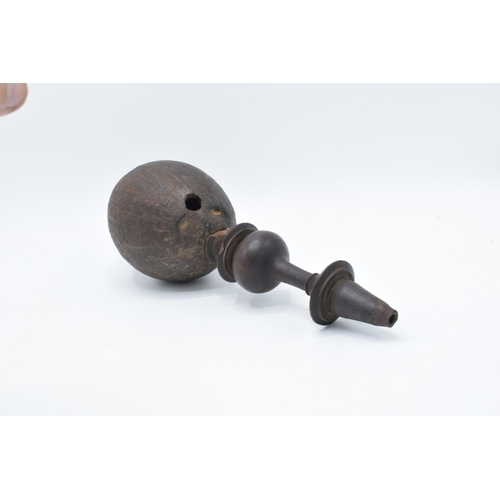 264 - An interesting and unusual pipe of ethnic appearance and unknown origin, 38cm wide.