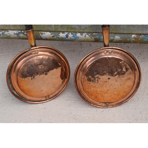 305 - A pair of 19th century copper bed pans with wooden handles (2).