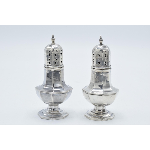 330 - A pair of silver sugar shakers 61.9 grams. Birmingham 1904. 10cm tall.