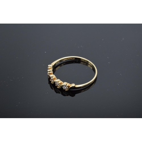 399 - 9ct gold ladies ring with 5 stone ring (CZs). 1.3 grams. Size P.