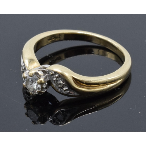 401 - 9ct gold gold ladies diamond swirl ring with approximately 0.25ct of diamonds. 3.1 grams. Size M.