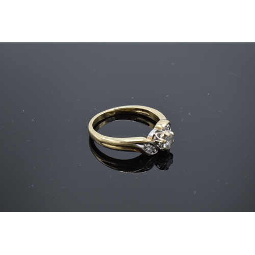 401 - 9ct gold gold ladies diamond swirl ring with approximately 0.25ct of diamonds. 3.1 grams. Size M.