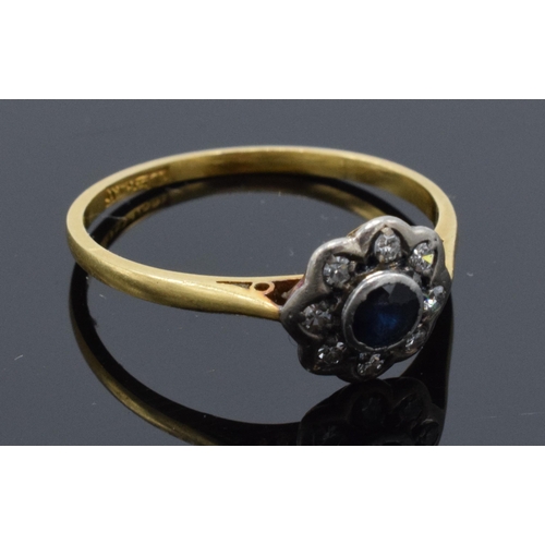 405 - 18ct gold and platinum daisy ring set with sapphire and diamonds. 2.1 grams. Size R/S.