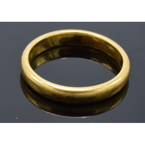 428 - 22ct gold wedding band. 3.6 grams. Size J/K.