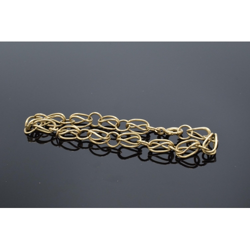 431 - 9ct gold ladies bracelet with folded links. 8.0 grams. Total length approx 20cm.