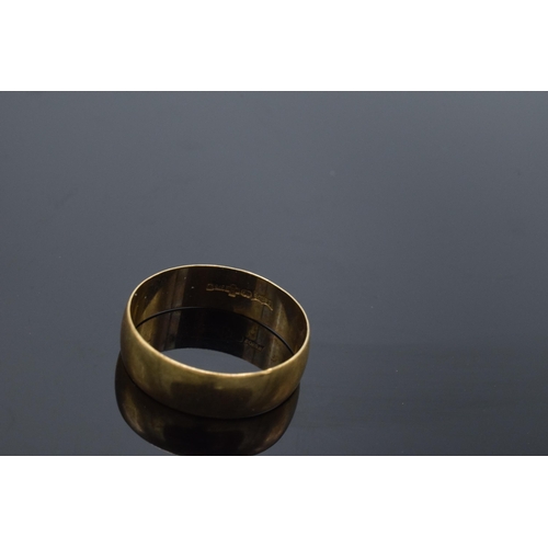 438 - 9ct gold band / ring. 2.1 grams. Size R/S.