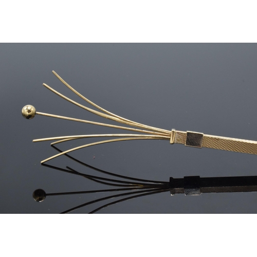 465A - 9ct gold mechanical cocktail stirrer with engineered decoration, 6.5 grams gross weight.