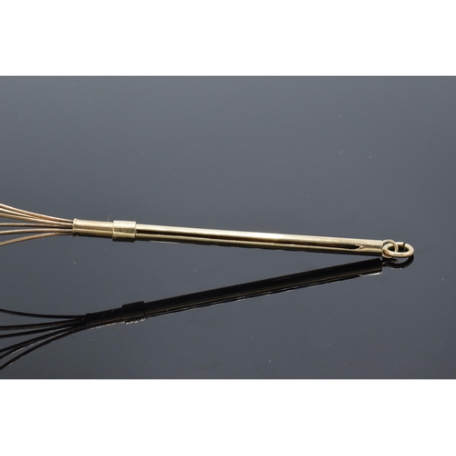 465B - 9ct gold mechanical cocktail stirrer, unmarked though tests as 9ct gold, 5.4 grams gross weight.