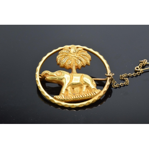 481 - Very high carat gold brooch testing as 22ct or higher, probably of Indian origin with elephant and t... 
