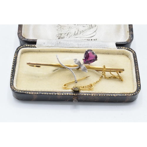 489 - 9ct gold and white metal sweetheart brooch set with amethyst stone and gold safety chain. Gross weig... 