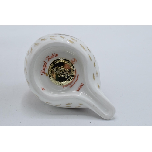 67 - Royal Crown Derby paperweight Royal Robin. First quality with gold stopper.