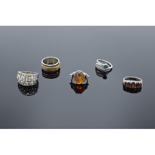 315 - A collection of silver rings (5). 28.0 grams.