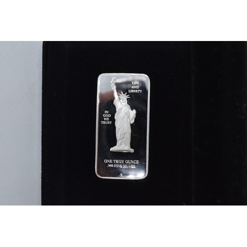 390C - A cased millennium silver ingot (999 fine silver), 31.1 grams, with certificate. The New Millennium ... 