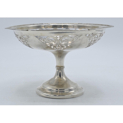 400A - Silver pedestal bowl, Sheffield 1920, 167.5 grams. 10.5cm tall.