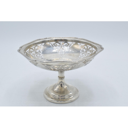 400A - Silver pedestal bowl, Sheffield 1920, 167.5 grams. 10.5cm tall.