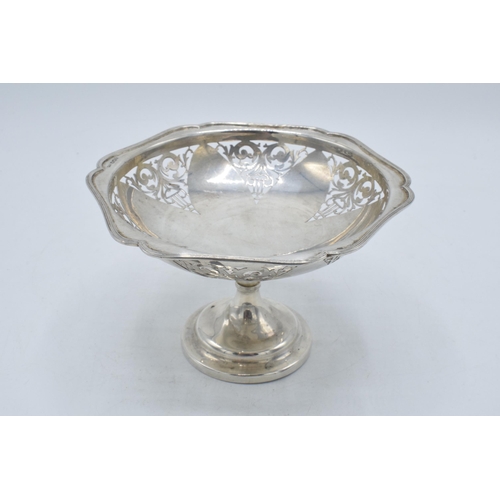 400A - Silver pedestal bowl, Sheffield 1920, 167.5 grams. 10.5cm tall.