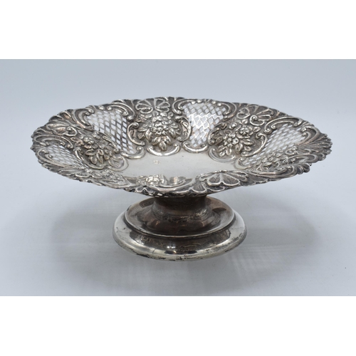 400B - A silver pedestal dish with repousse decoration, Chester 1902, 272.2 grams. 23cm wide.