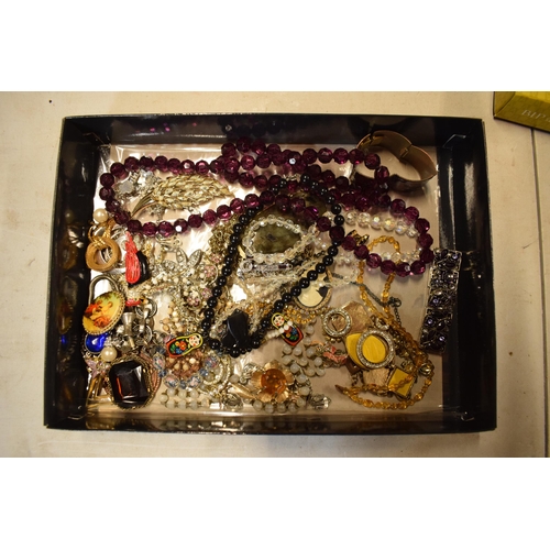 505 - A collection of costume jewellery of varying ages and styles (Qty).