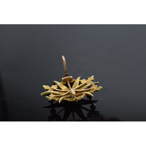 512 - 15ct gold seed pearl star pendant, 4.1 grams.