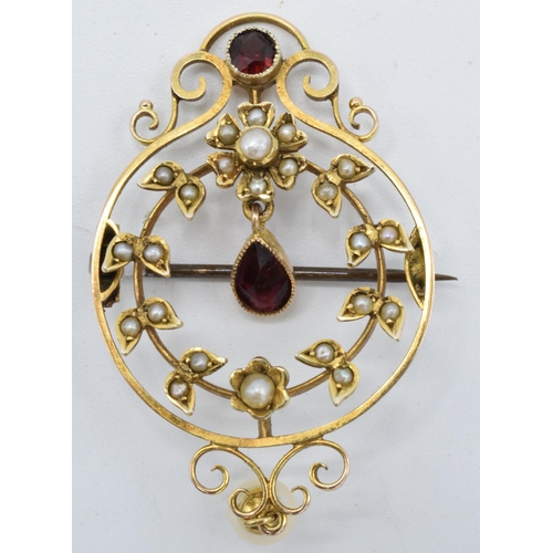 513 - Victorian 9ct gold garnet and pearl brooch, 4.5 grams. 45mm.