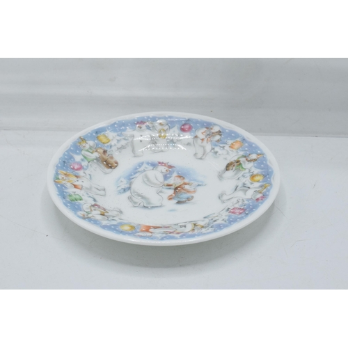 167 - A mixed collection of pottery to include a Royal Doulton cairn terrier, Snowman Partytime plate, Wad... 