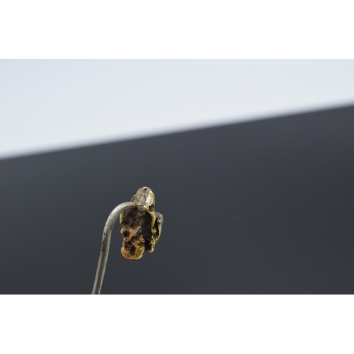 206 - Testing as 22ct gold or higher stick pin with base metal pin, 4.1 grams gross weight. Testing marks ... 