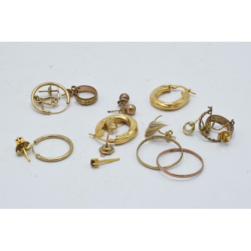 223 - A collection of 9ct gold and gold coloured metal (all testing as 9ct or higher) jewellery to mainly ... 