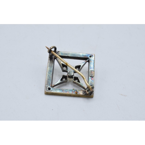 225 - 14ct gold square brooch set with cultured pearl and diamonds, 2.5 grams, 26mm wide.