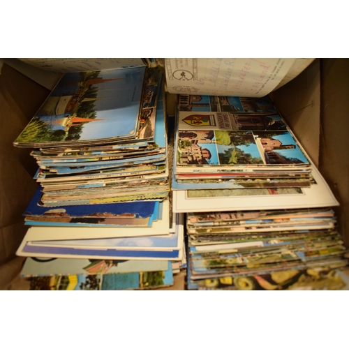 306 - A collection of mid to late 20th century postcards to include coastal scenes, foreign countries etc ... 