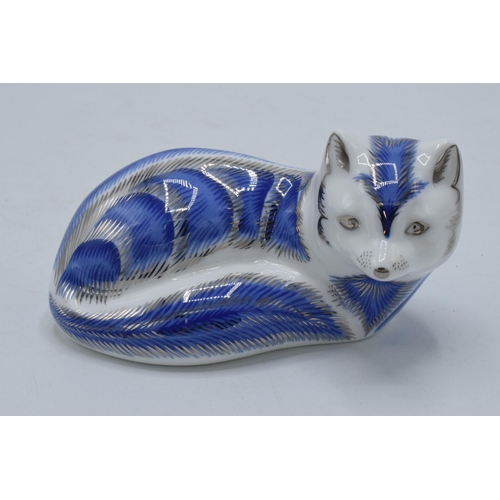 90 - Boxed Royal Crown Derby paperweight Platinum Arctic Fox, first quality with gold stopper.