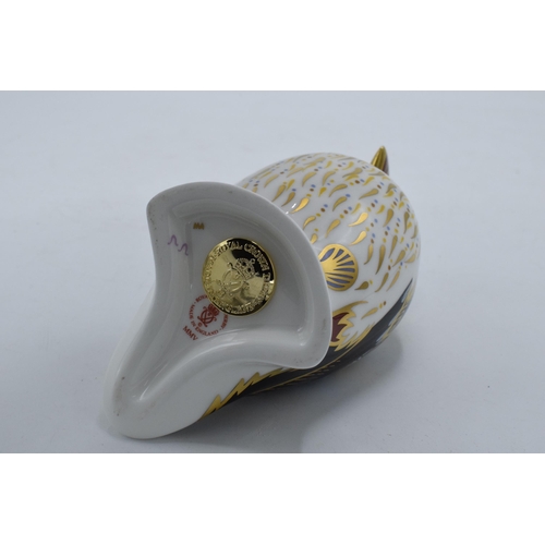 91 - Boxed Royal Crown Derby paperweight Puffin, first quality with gold stopper.