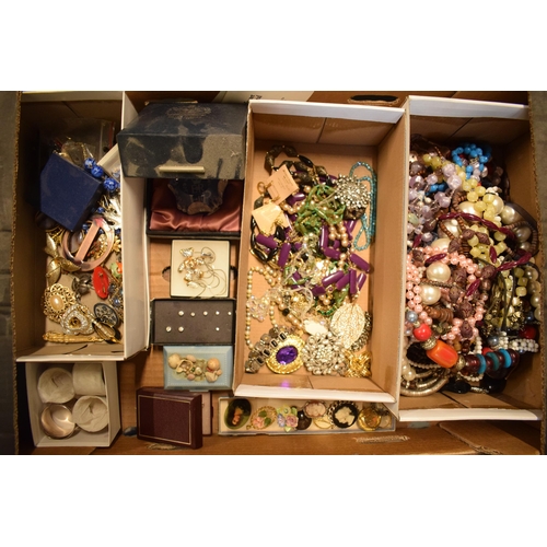 305A - A good interesting collection of costume jewellery to include necklaces, brooches, cameos and other ... 