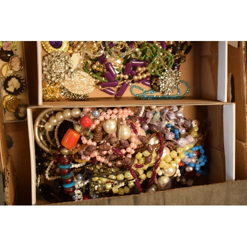 305A - A good interesting collection of costume jewellery to include necklaces, brooches, cameos and other ... 