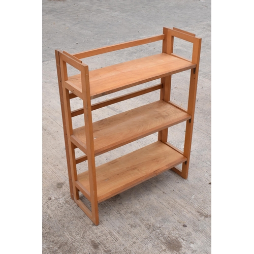 336 - A set of wooden collapsible / folding shelves, suitable for antiques fairs, car boots and markets et... 