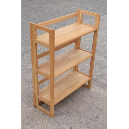 340A - A set of wooden collapsible / folding shelves, suitable for antiques fairs, car boots and markets et... 