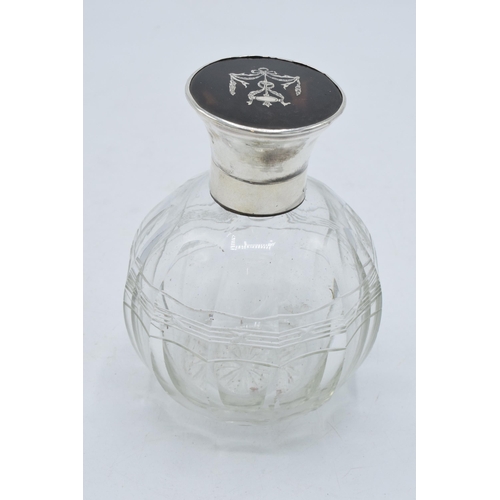 220C - A silver topped globular glass scent bottle with inlaid tortoiseshell lid, London 1916, 12cm tall.