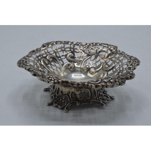 220I - Edwardian silver pedestal bon bon dish, William Comyns, London 1907, 120.6 grams.