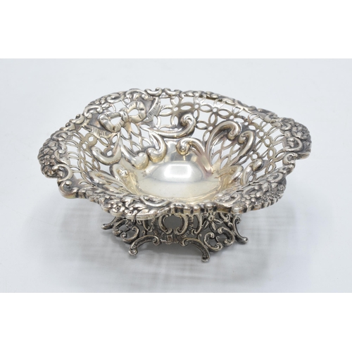 220I - Edwardian silver pedestal bon bon dish, William Comyns, London 1907, 120.6 grams.