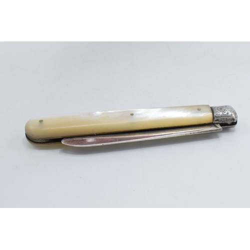 220L - Silver and Mother of Pearl fruit knife Sheffield 1897, 7.5cm long.